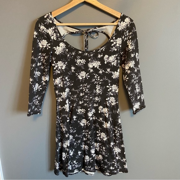 Easy floral mini dress - Picture 1 of 4